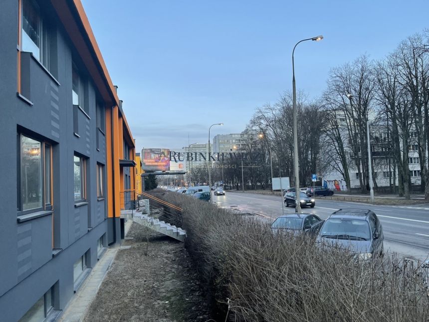 KAWALERKA TUŻ PRZY STACJI METRA POLE MOKOTOWSKIE miniaturka 13