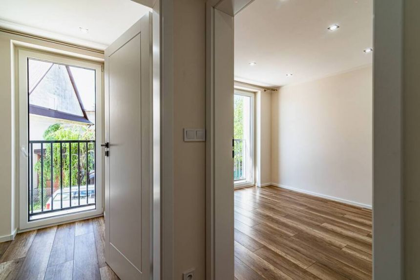 Na sprzedaż dwupoziomowy apartament z ogródkiem miniaturka 8