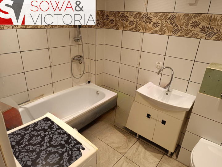 Baza wypadowa w Góry Sowie, ok 800 m od stacji PKP miniaturka 7