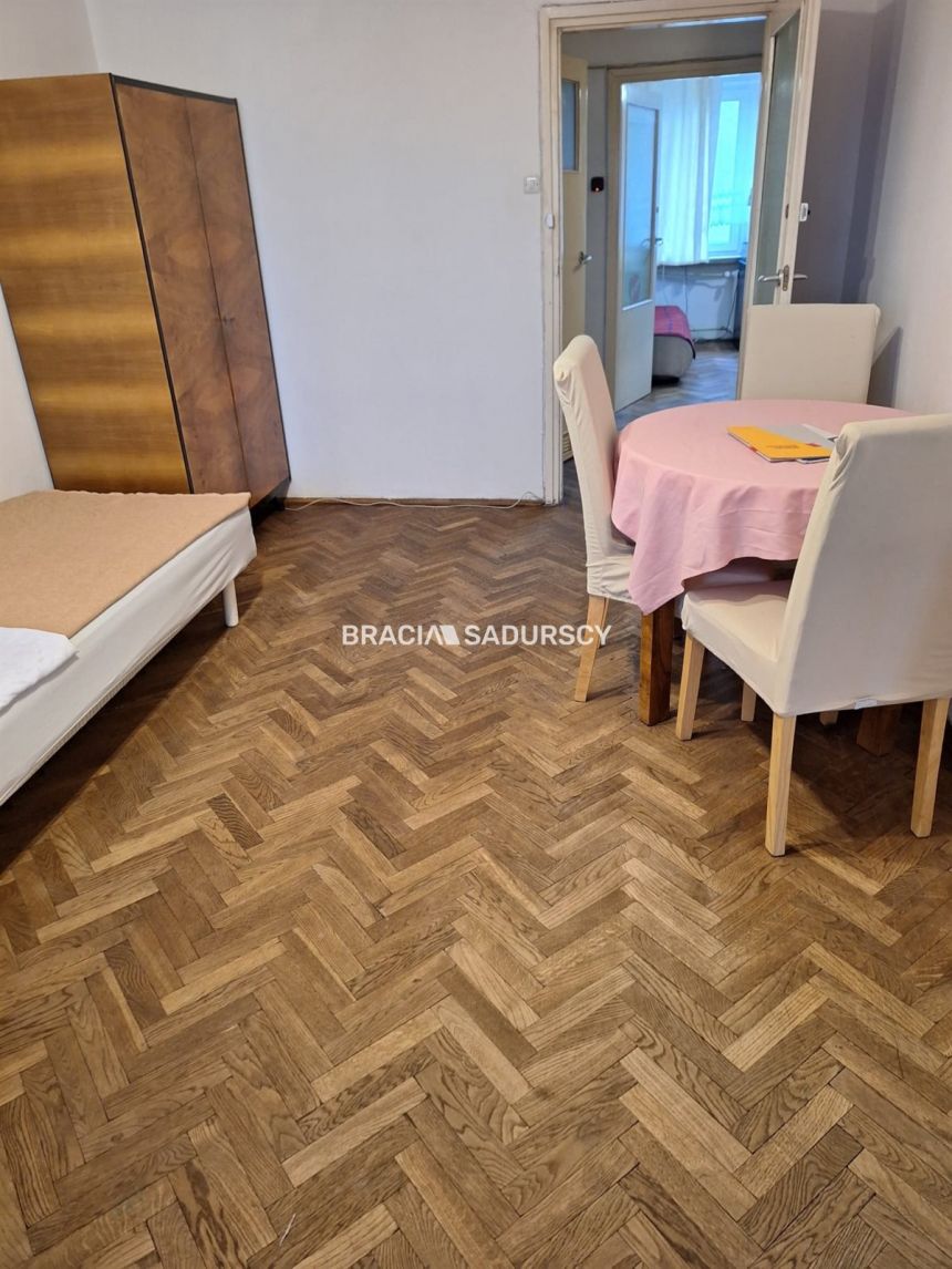 2-pok, ul. Królewska, parking dla mieszkańców miniaturka 5