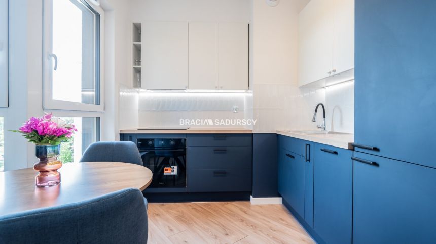 Nowoczesny i wygodny apartament z balkonem. miniaturka 4
