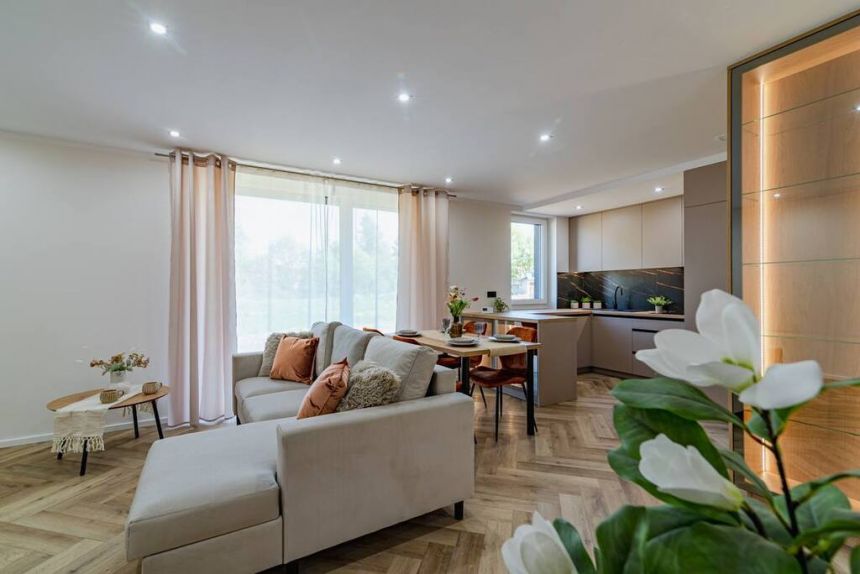 Na sprzedaż apartament dwupoziomowy z ogródkiem miniaturka 2