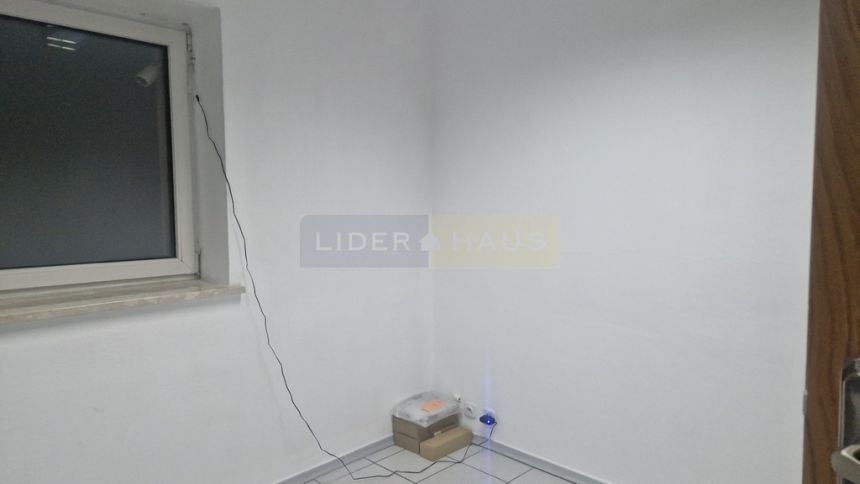 Lokal z ekspozycją na E-7 miniaturka 3