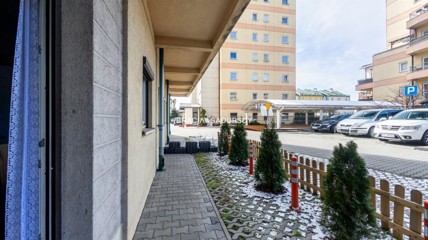 Komfortowe przestronne mieszkanie w apartamentowcu miniaturka 26