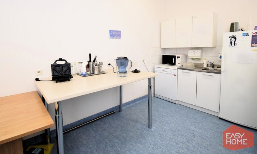 Lokal 90 m2, podzielony na 7 biur, klima., parking miniaturka 12