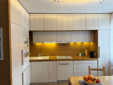 2 poziomowe(bez skosów) 73 m2 z tarasem 20m2