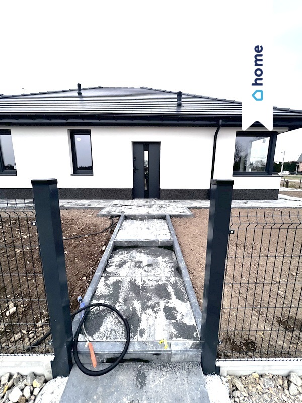 Dom wolnostojący - garaż oraz wiata. duża działka miniaturka 4