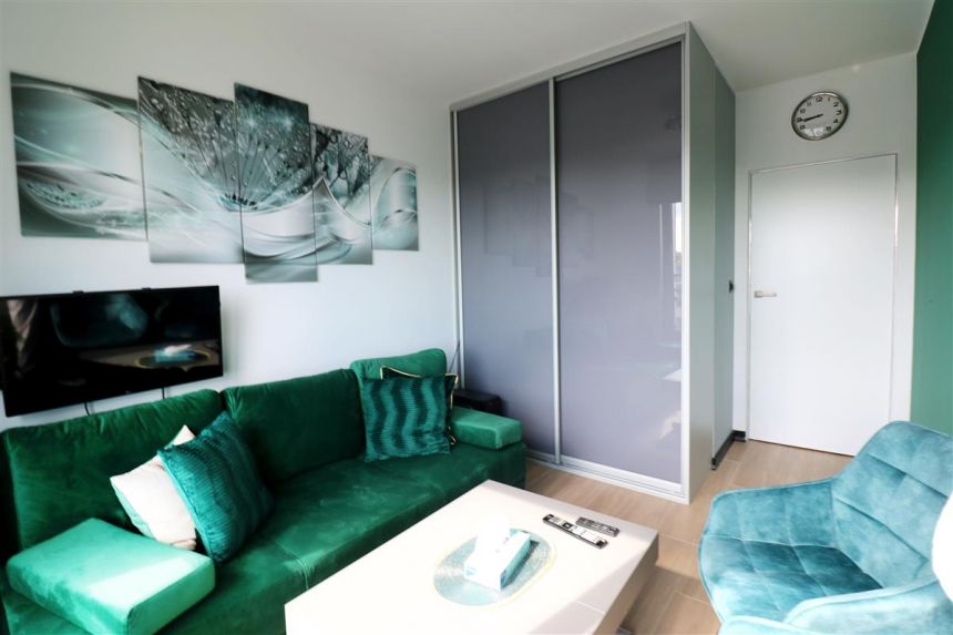 Wygodny apartament z widokiem na panoramę Gdyni miniaturka 7