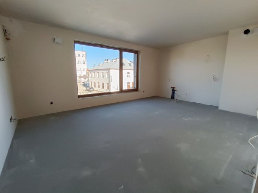 Niepowtarzalny apartament w ścisłym centrum miniaturka 6