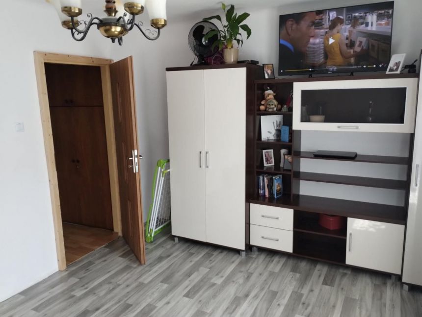 2 pokoje, balkon widna kuchnia, II piętro, ul.Hoża miniaturka 2