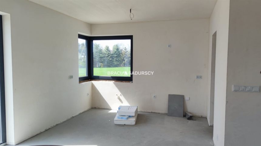Nowoczesny dom jednorodzinny w Bolechowicach miniaturka 8