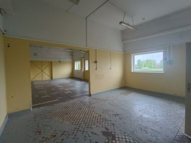 Hala około 120 m2, Pod Telegrafem