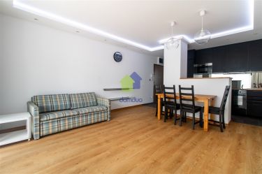 ul.Ostatnia/apartament/msc.postojowe/2 komórki lok