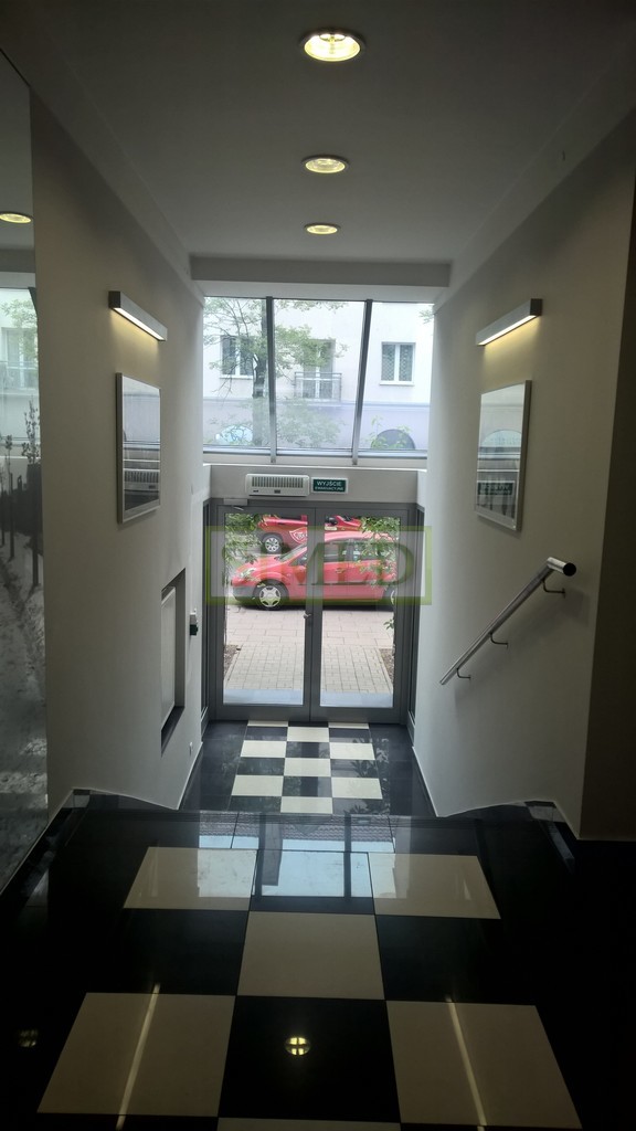 Zabytkowa kamienicarecepcja,dostęp24h,niski parter miniaturka 4