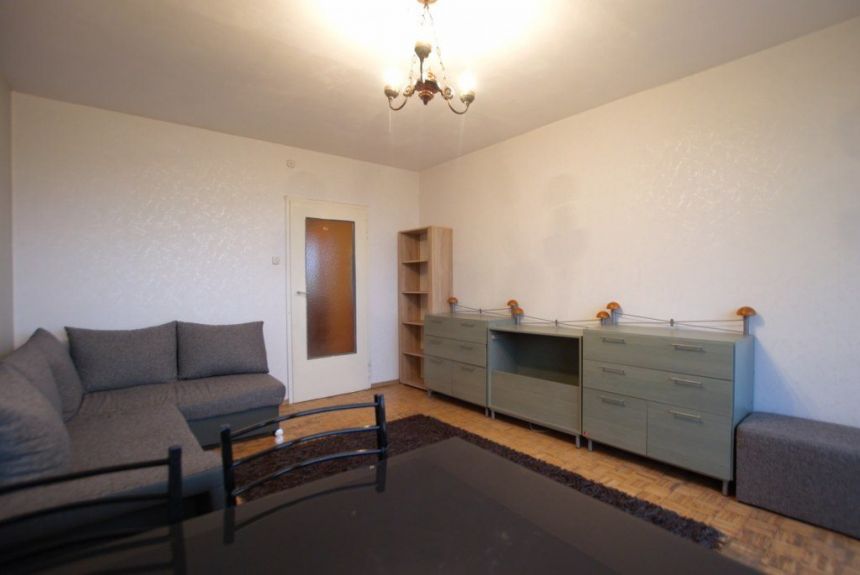 3 pokoje, osobna kuchnia, balkon, winda miniaturka 3