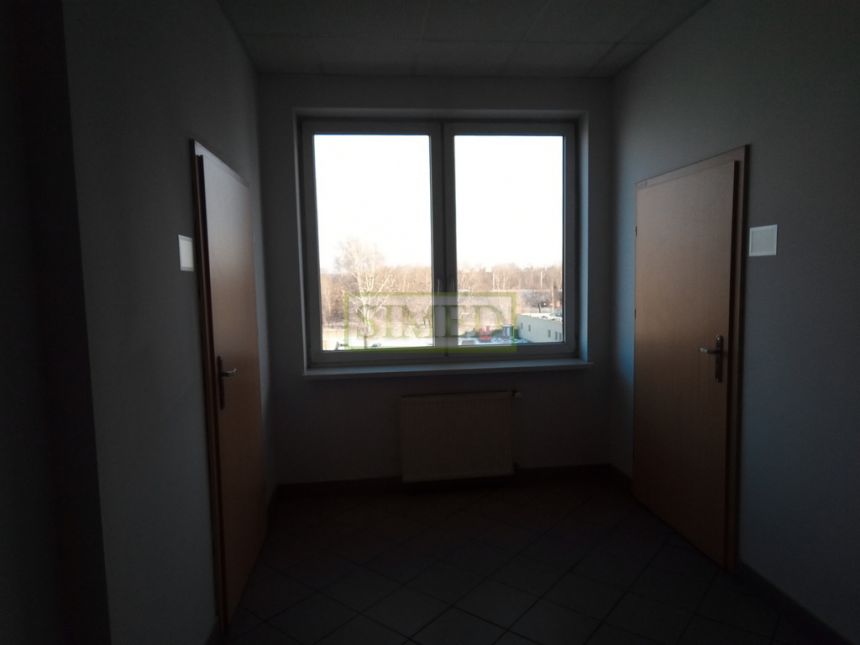 Małe tanie biuro ochrona winda parking miniaturka 9