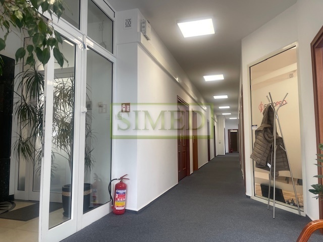 Niski parter, parking, dostęp24h ,ochrona.cisza miniaturka 3