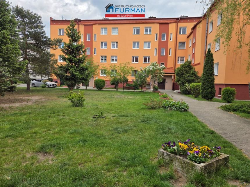 Mieszkanie 62 m2  3 pokoje, 1piętro , duża loggia - zdjęcie 1