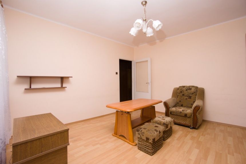 3 pokoje, balkon, ciepła woda z sieci, garaż miniaturka 4