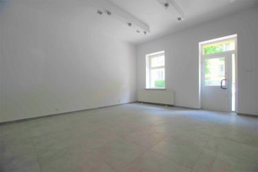 Lokal parterowy w centrum  67 m2