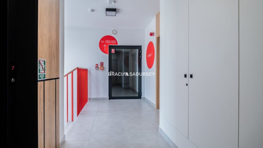 Jasna i wygodna kawalerka w apartamentowcu miniaturka 15