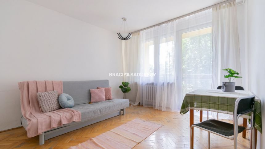 Dwupokojowe mieszkanie z olbrzymim potencjałem! miniaturka 10