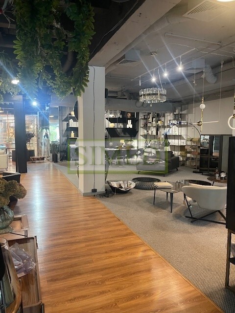 Showroom ,otwarta przestrzeń,przy wejściu ,ochrona miniaturka 9