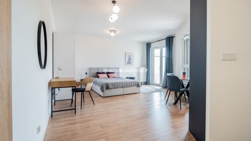 Jasna i wygodna kawalerka w apartamentowcu miniaturka 9