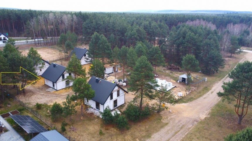Dom na kameralnym osiedlu, działka 656 m2, bez PCC - zdjęcie 1