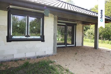 Wygodny dom w Białych Błotach do wykończenia