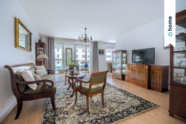 Wygodny, elegancki apartament przy samym metrze