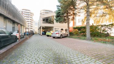 Atrakcyjny lokal w pobliżu Ronda Mogilskiego