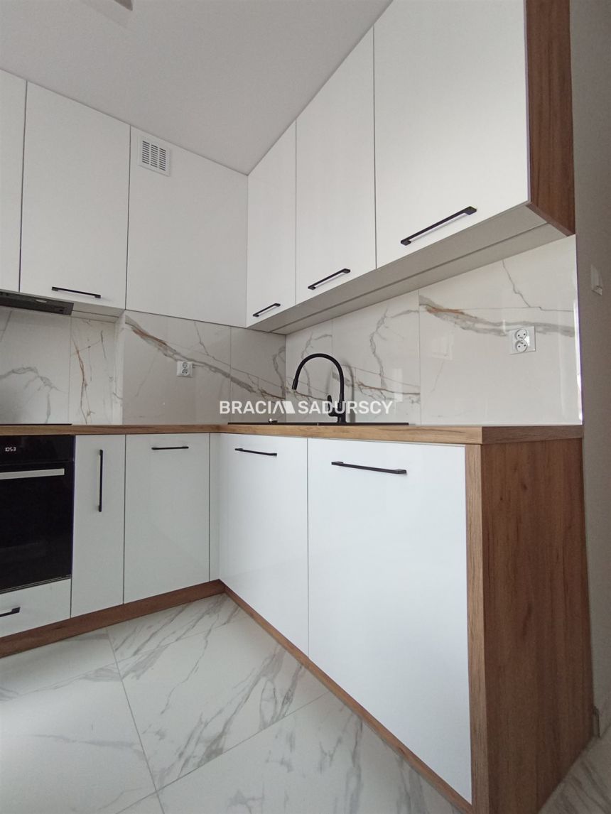 Komfortowe 2 pokoje z oddzielną kuchnią i garażem miniaturka 4