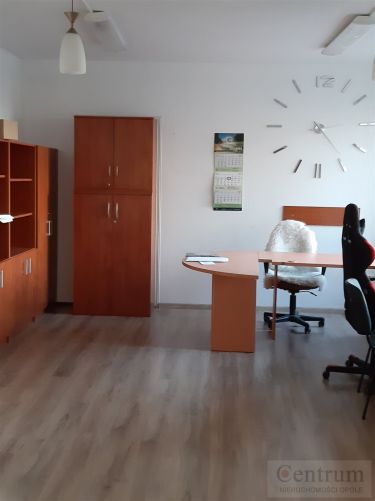 Pokoje biurowe, czynsz obejmuje media (m.in. CO)