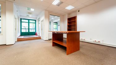 Lokal usługowy w centrum zabudowy mieszkaniowej!