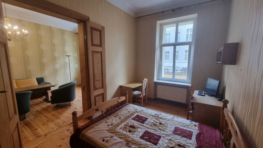 odrestaurowana kamienica, I piętro, balkon miniaturka 2