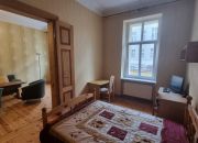 odrestaurowana kamienica, I piętro, balkon miniaturka 2
