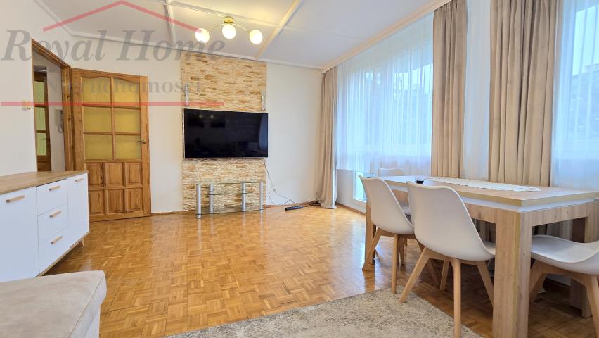 Przestronne, w pełnym rozkładzie 3 pok z balkonem. miniaturka 2
