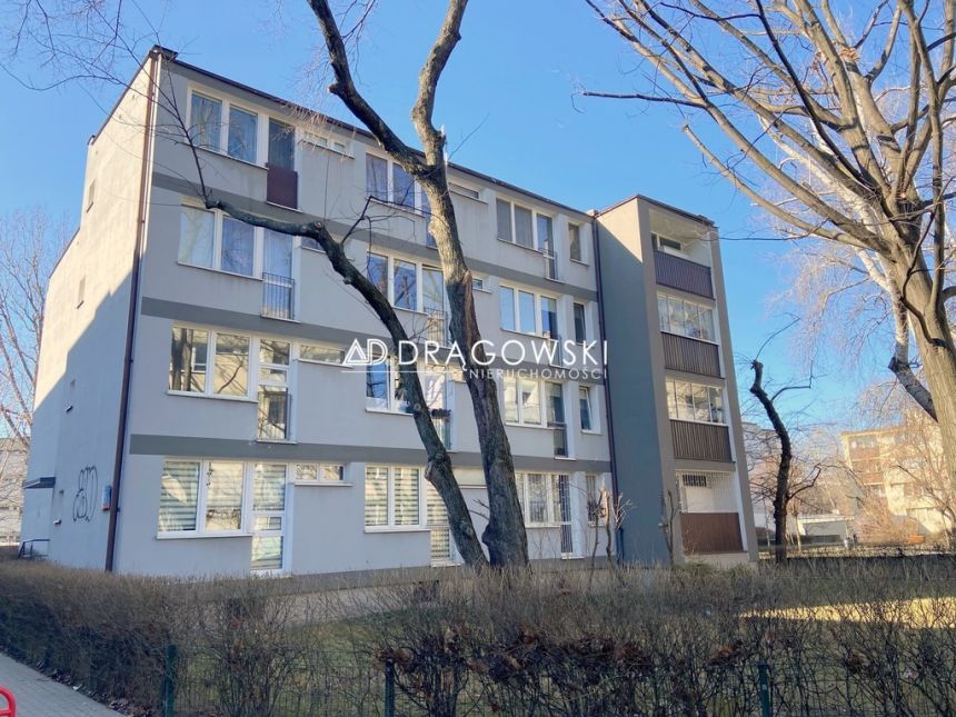 Saska Kępa, po remoncie w niskim budynku miniaturka 6