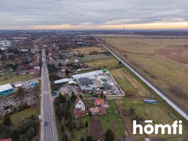 UNIKATduża działka z budynkiem przy głównej drodze