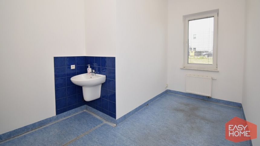 Lokal 90 m2, podzielony na 7 biur, klima., parking miniaturka 8