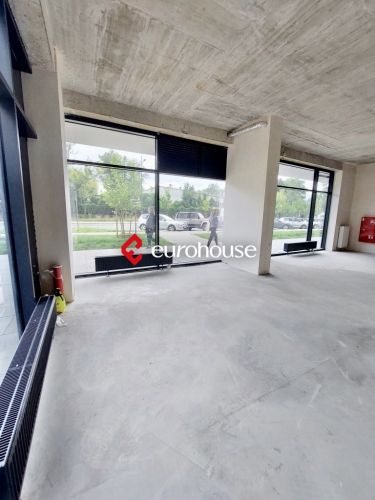 Narożny lokal, nowa inwestycja, Metro m2