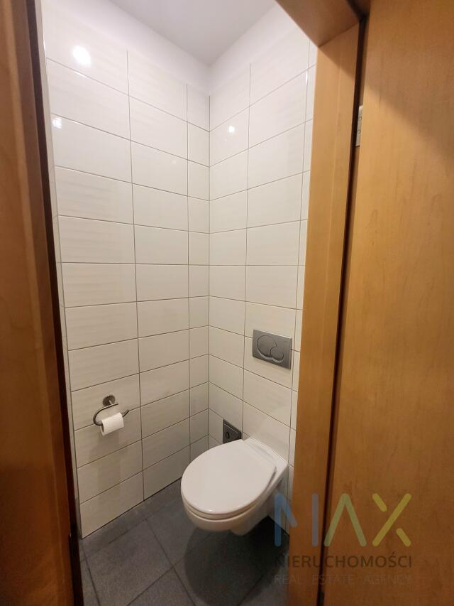 3 pokojowe biuro w centrum. Nowoczesny budynek z windą miniaturka 8