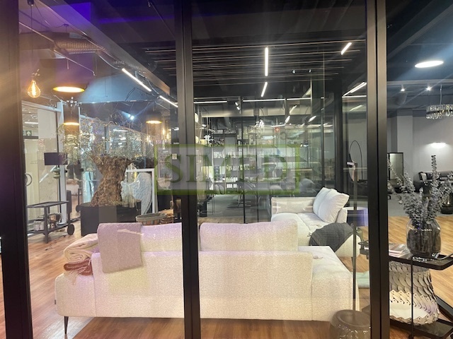 Showroom ,otwarta przestrzeń,przy wejściu ,ochrona miniaturka 7
