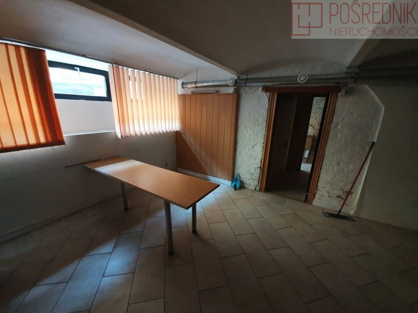Atrakcyjny lokal w przyziemiu w samym centrum! miniaturka 4