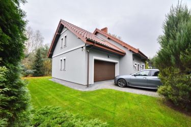 Uroczy  dom w Arciechowie nad Zalewem Zegrzyńskim