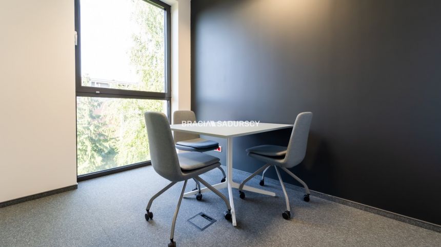 powierzchnia biurowa w nowoczesnym biurowcu miniaturka 40