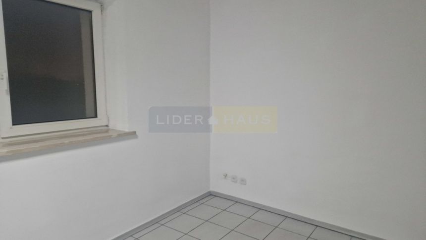Lokal z ekspozycją na E-7 miniaturka 4