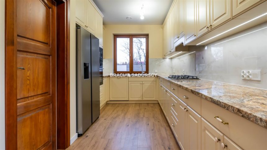 Wysoki standard, ponad 300 m2, 12,5 arowa działka miniaturka 6
