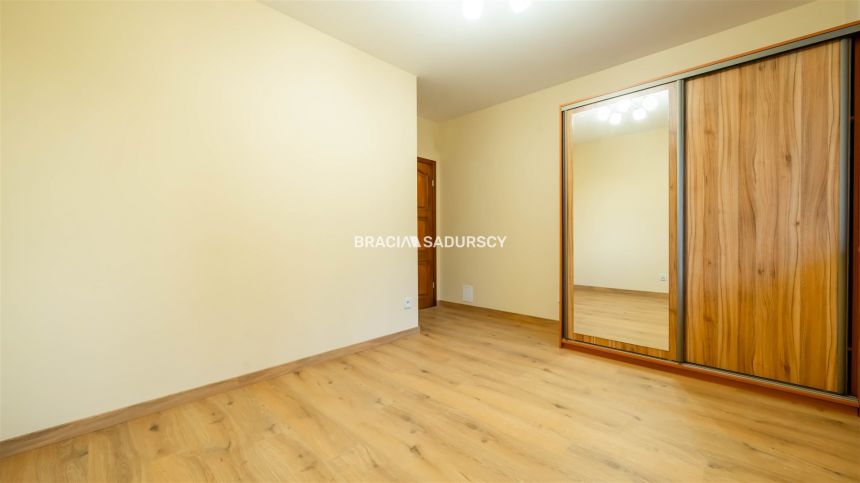 Wysoki standard, ponad 300 m2, 12,5 arowa działka miniaturka 18